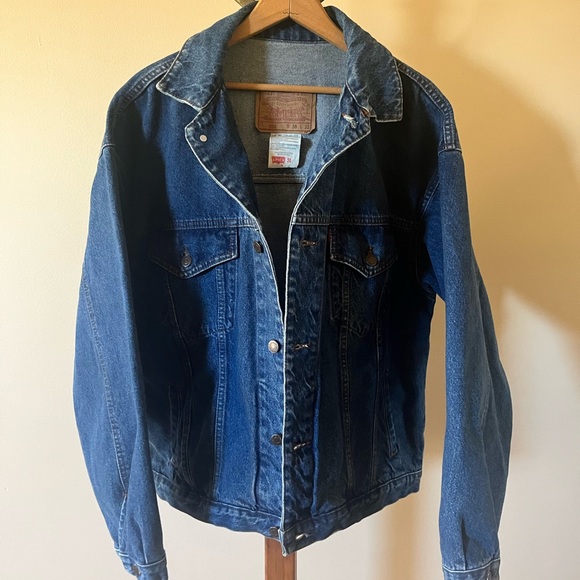 Vintage Levi’s trucker jean jacket blue denim roomy, oversized fit button-up vtg - Picture 15 of 15